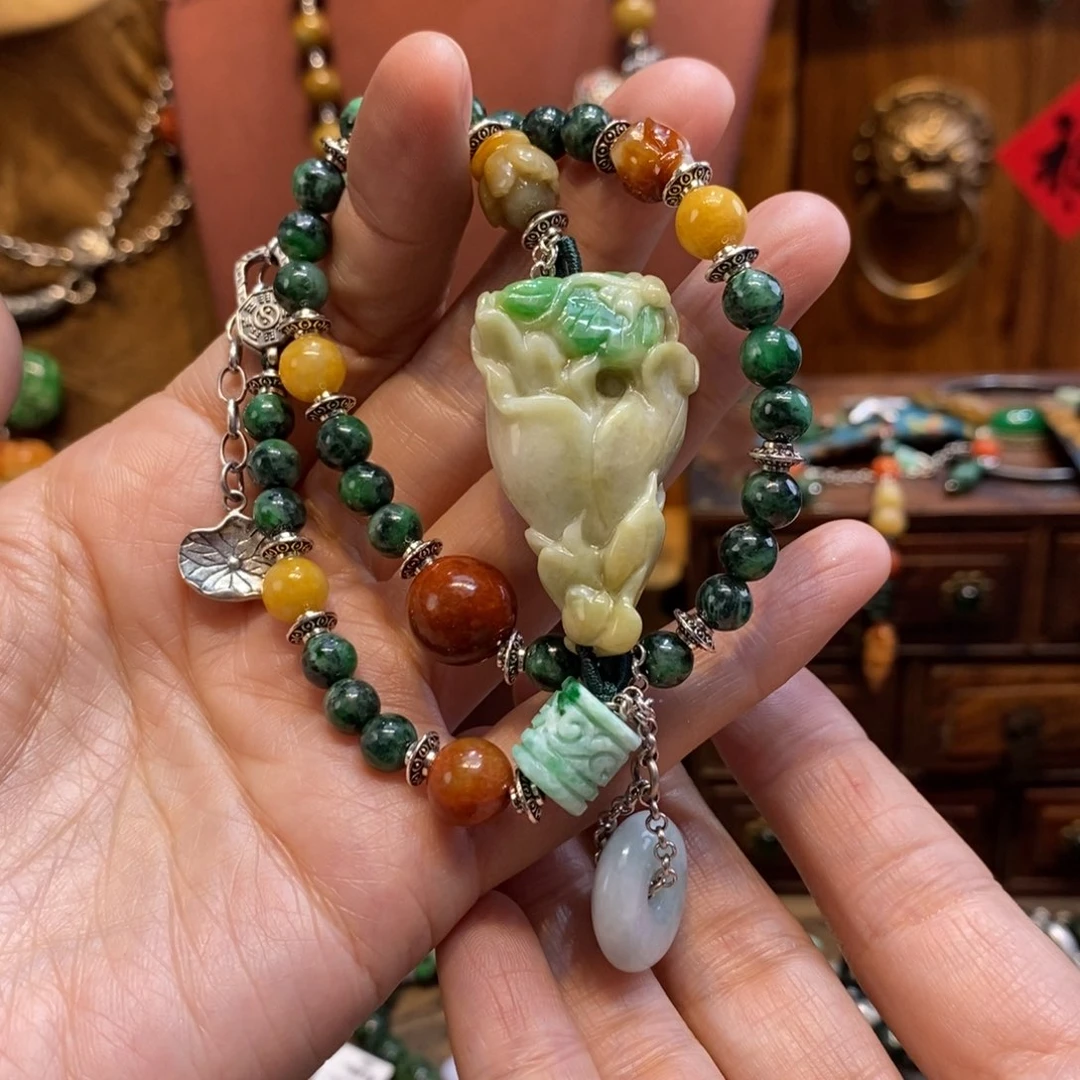 翡翠吊坠(赠链)未镶嵌