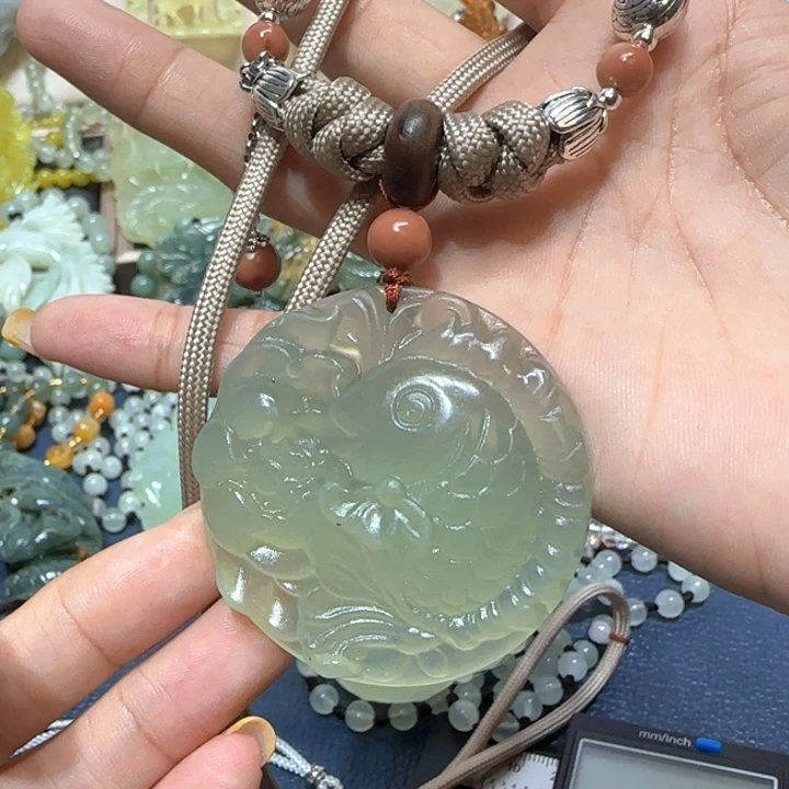 未镶嵌蛇纹石玉吊坠