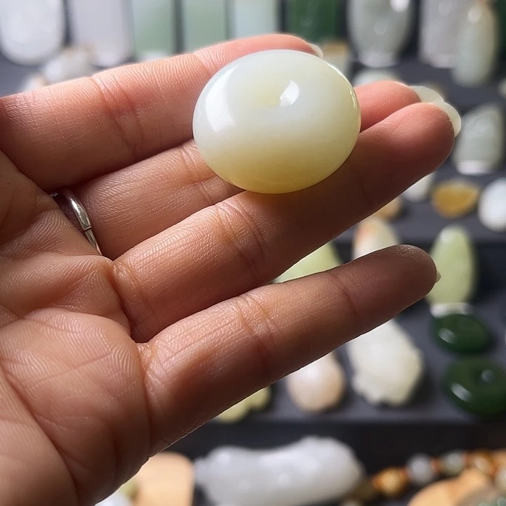 和田玉（糖玉）未镶嵌颈饰