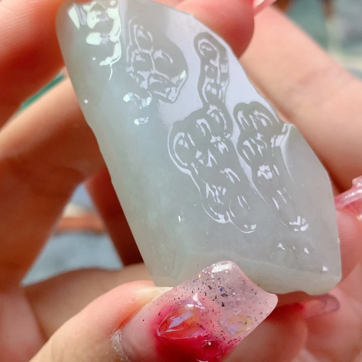 颈饰未镶嵌翡翠好