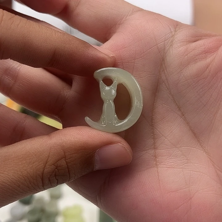 颈饰未镶嵌和田玉月亮猫