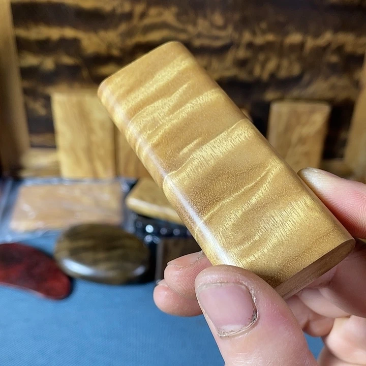 【闪购商品】飞*金丝楠木无事牌手把件
