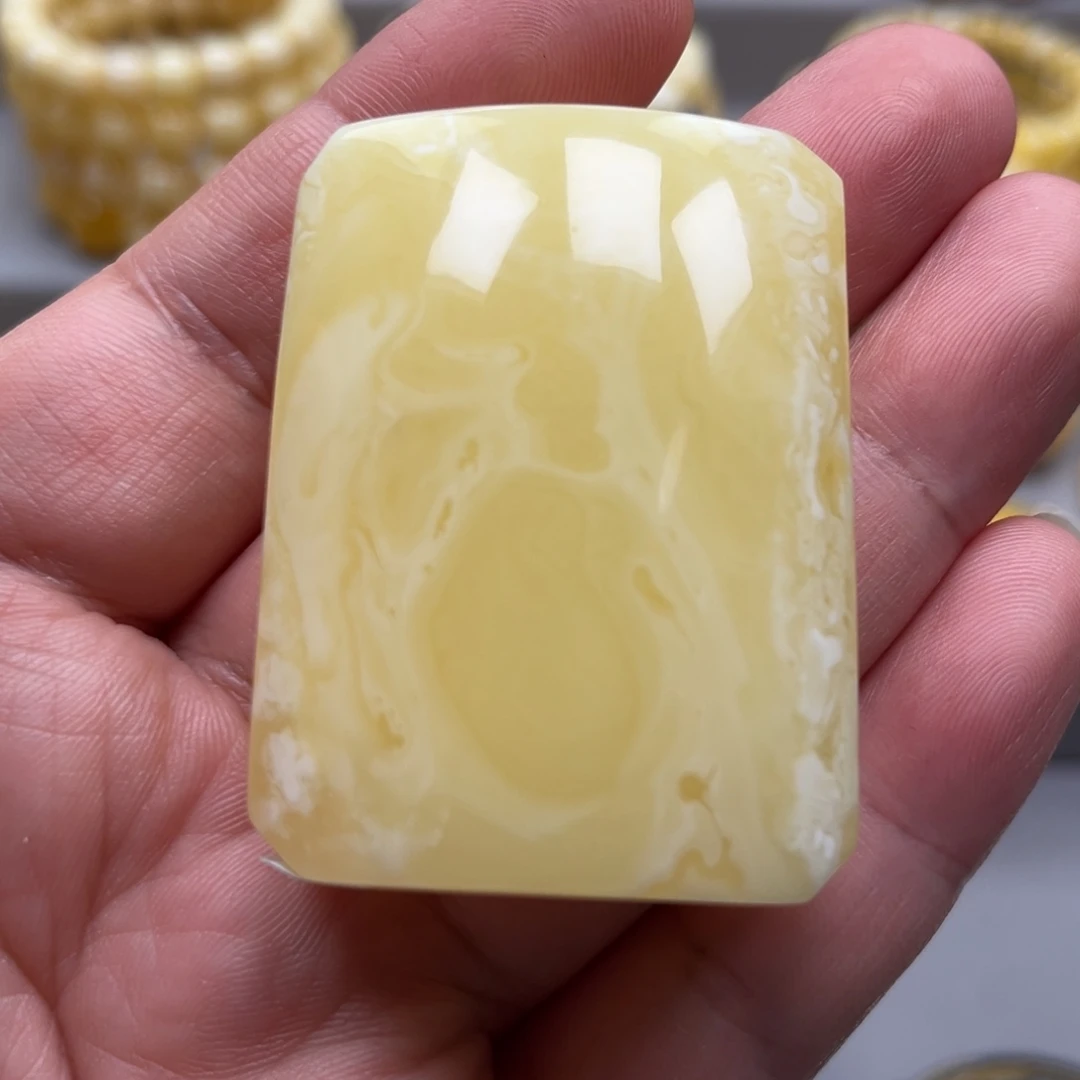 琥珀未镶嵌颈饰吊坠