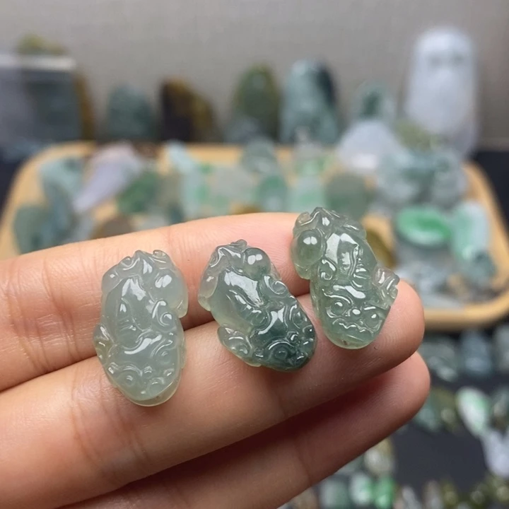 颈饰未镶嵌翡翠貔貅一个