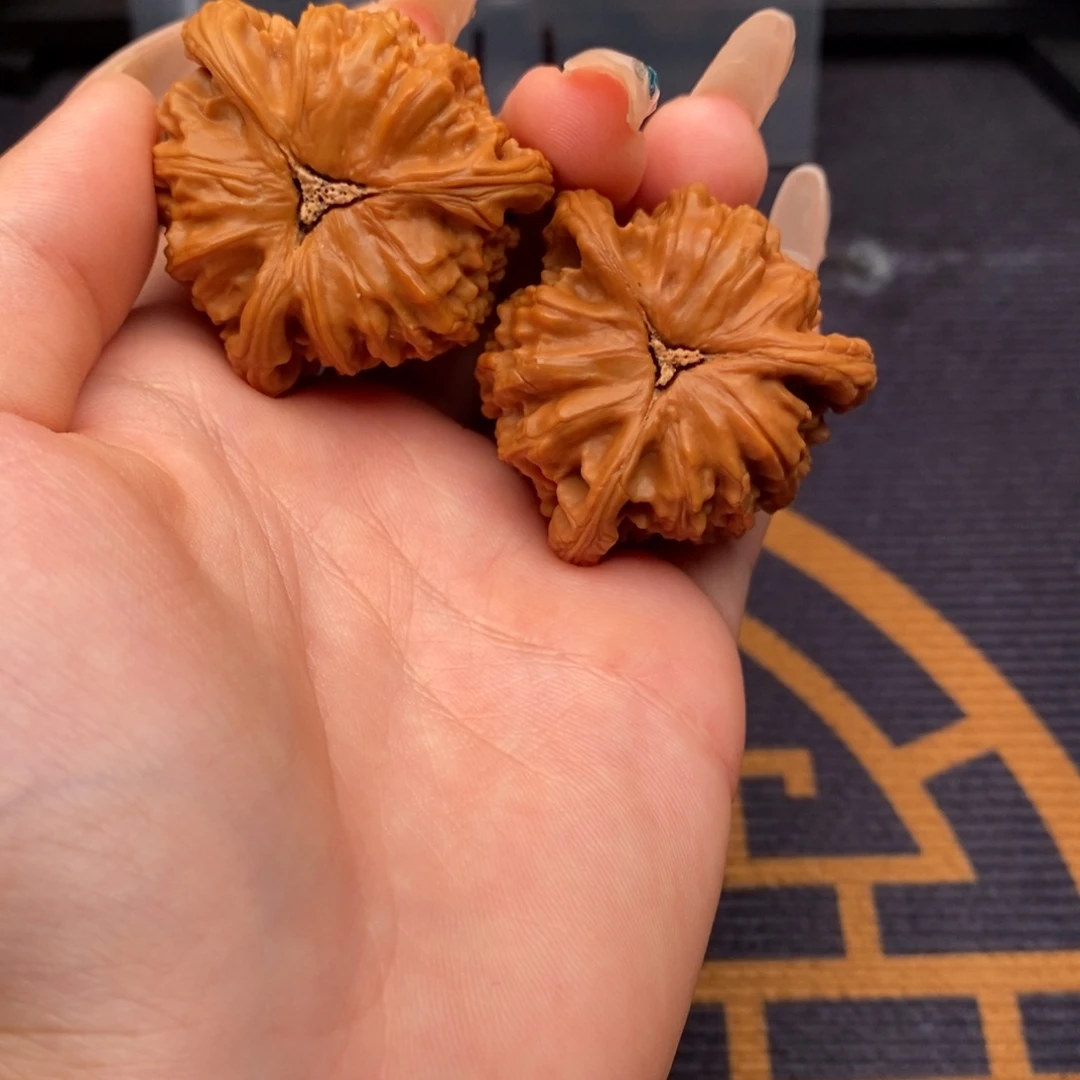 为***。吊坠文玩核桃白狮子