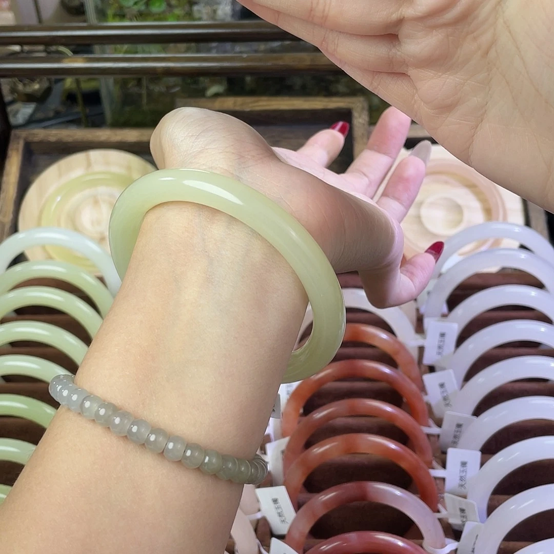 我***欢玛瑙/玉髓未镶嵌手镯