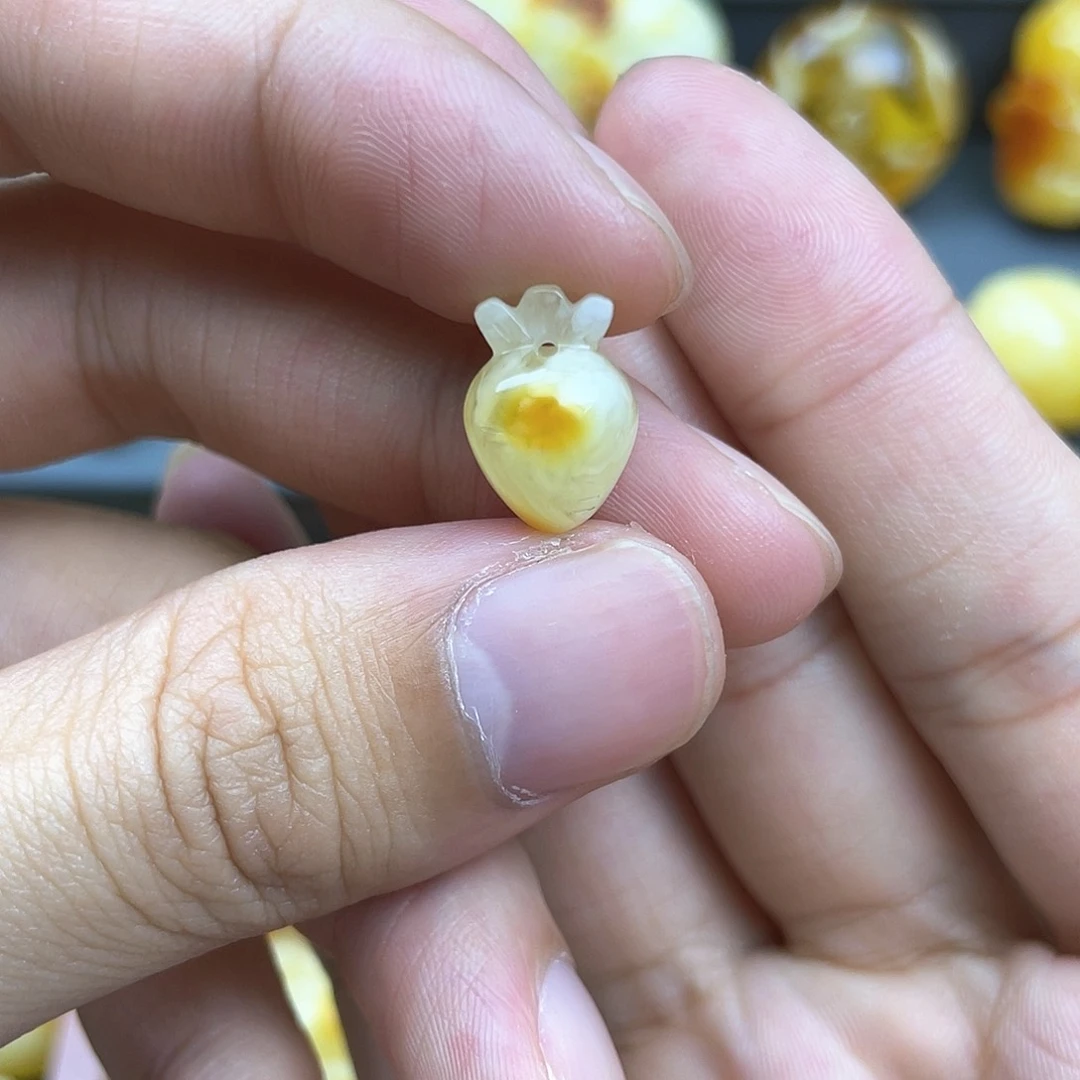 琥珀裸石未镶嵌蜜蜡