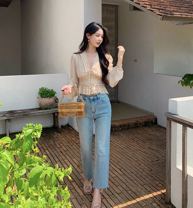 zoe 仙女的蕾丝衬衫 V领气质显瘦压褶灯笼袖有肌理感珍珠扣上衣