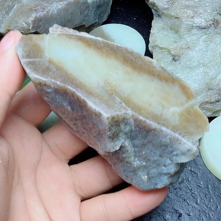 未镶嵌和田玉（糖玉）珠宝奇石