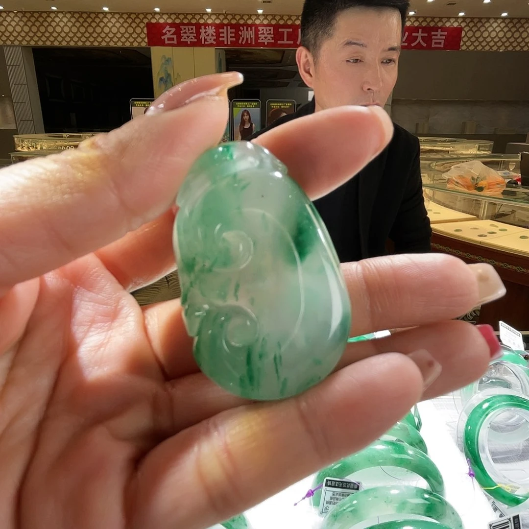 石英质玉颈饰未镶嵌一个