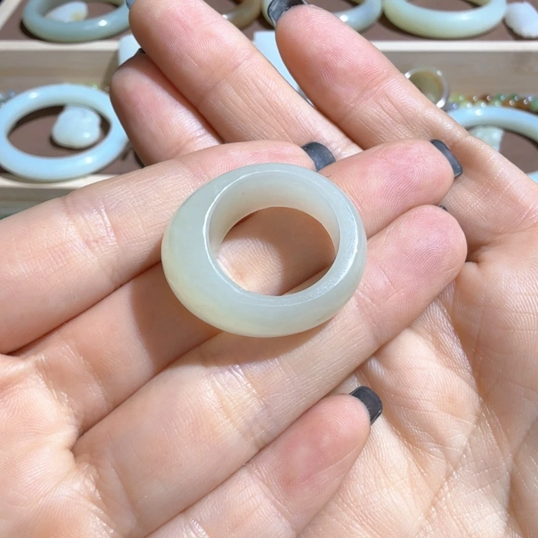 和田玉未镶嵌戒指