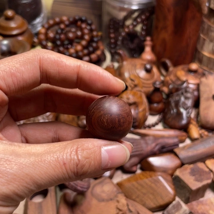 木c****肉海南黄花梨原料手把件