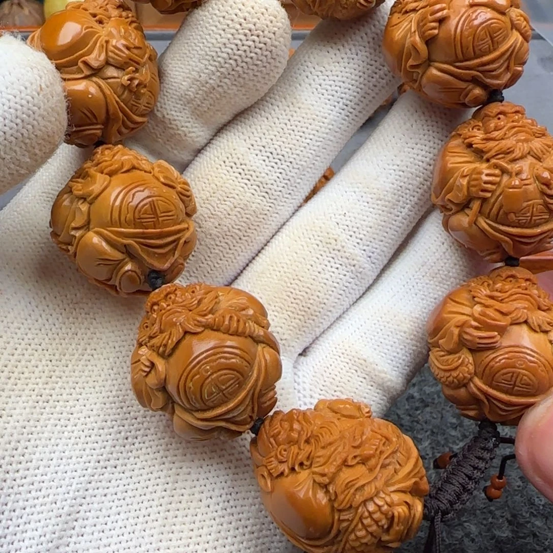 坚***仔橄榄核吊坠……………………