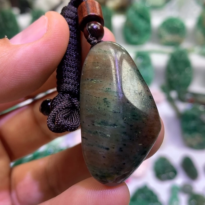 独山玉未镶嵌颈饰