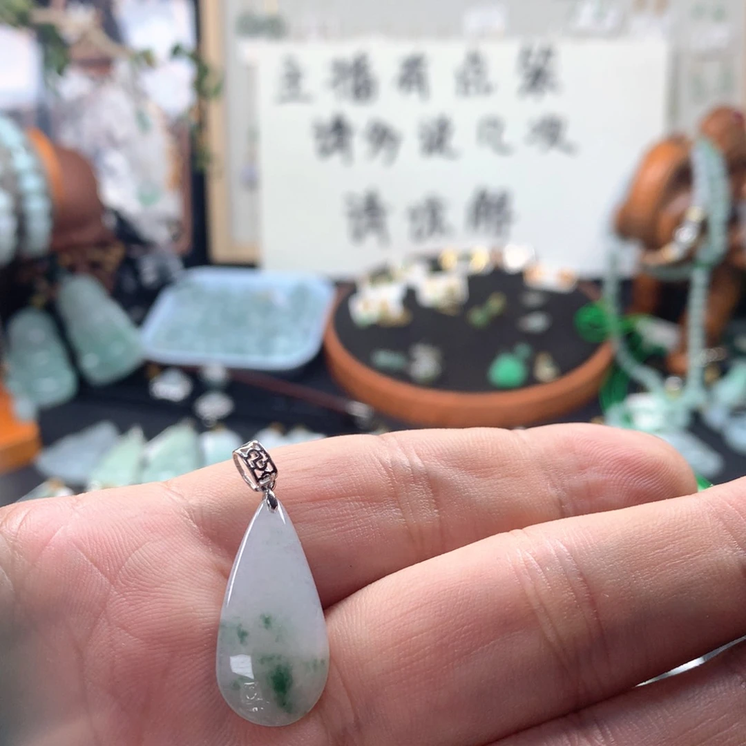 颈饰银S925镶嵌翡翠一***天