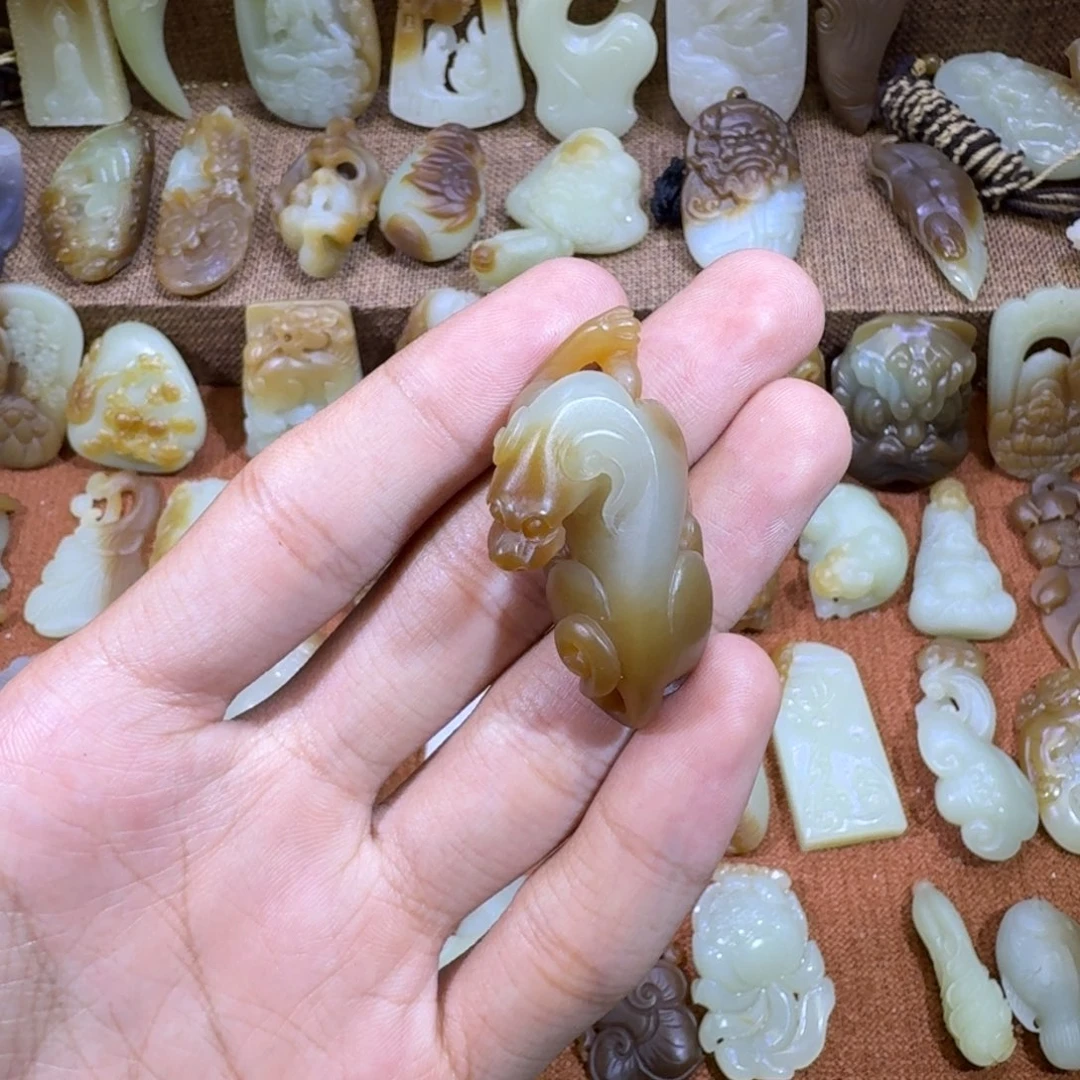 和田玉未镶嵌颈饰