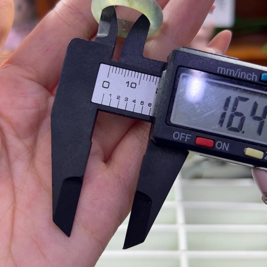 蛇纹石玉未镶嵌手镯205