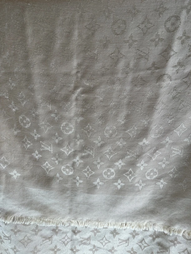 99新 LouisVuitton/路易威登 LV丝巾
