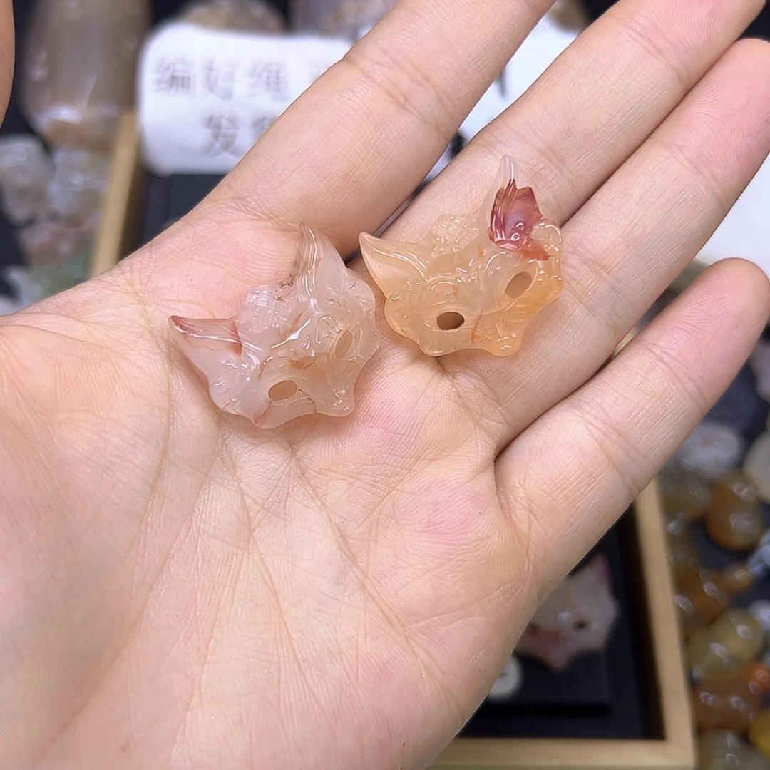 神***明石英质玉未镶嵌颈饰