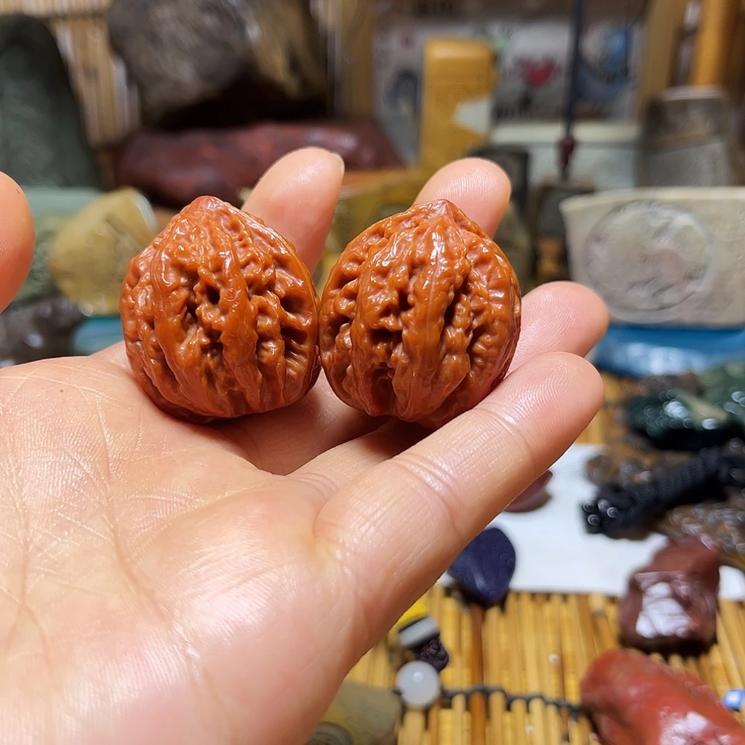 新疆原石雕刻手把件