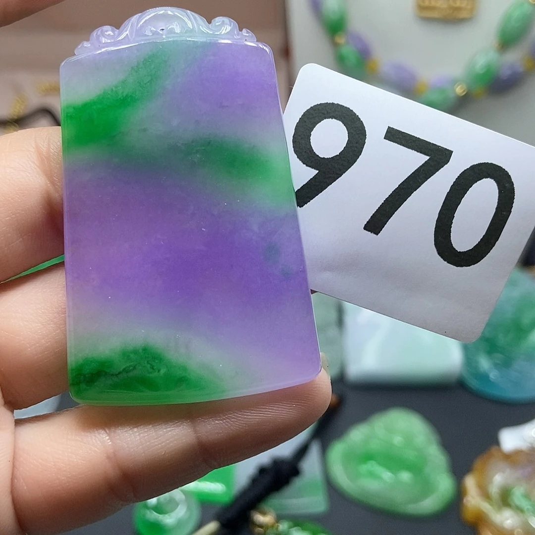 翡翠吊坠(赠链)未镶嵌