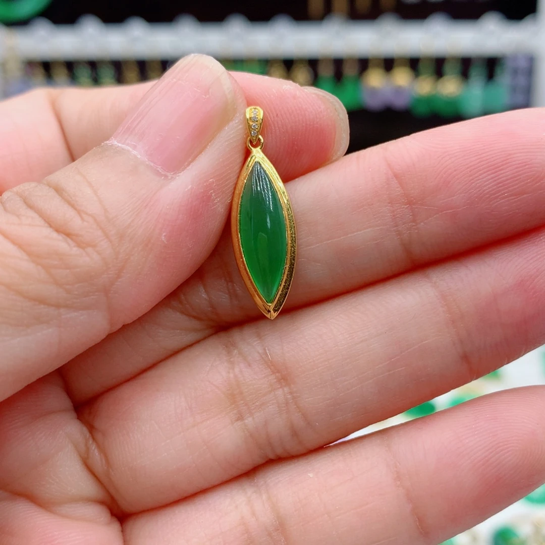 库***炫吊坠(赠链)18K金镶嵌翡翠