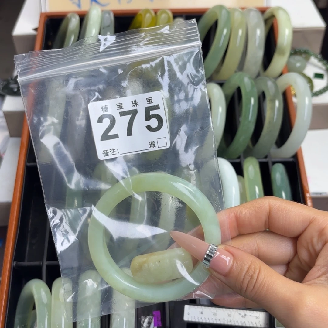 卟***噜蛇纹石玉未镶嵌手镯