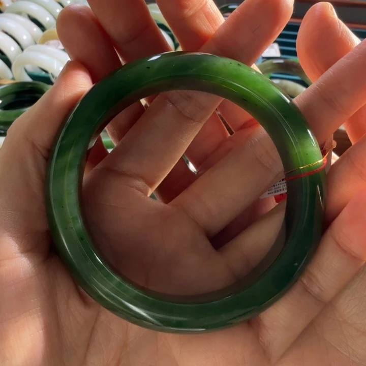 和田玉未镶嵌手镯