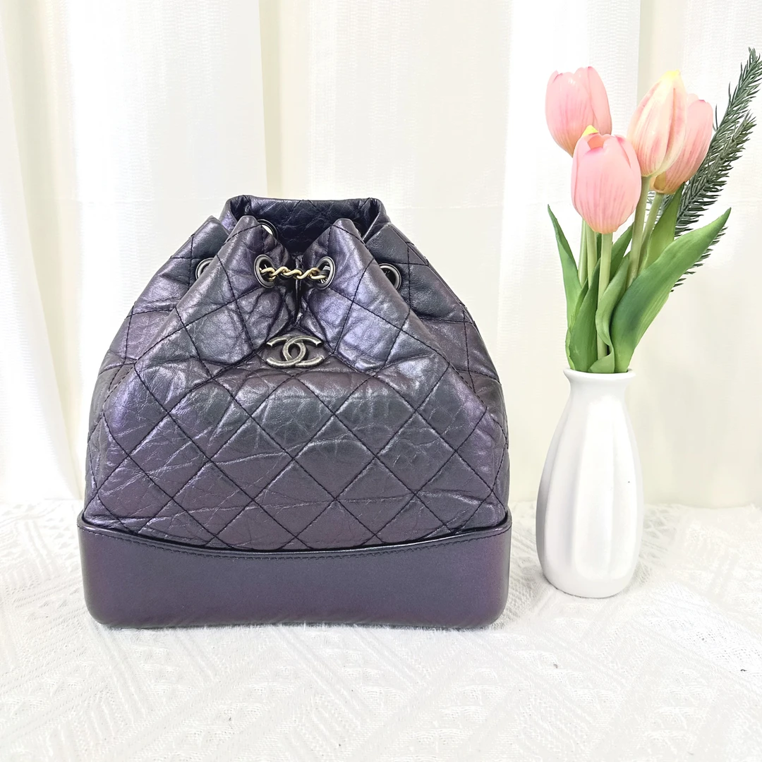 99新 Chanel/香奈儿 炫彩黑色流浪双肩包  尺寸：22*23