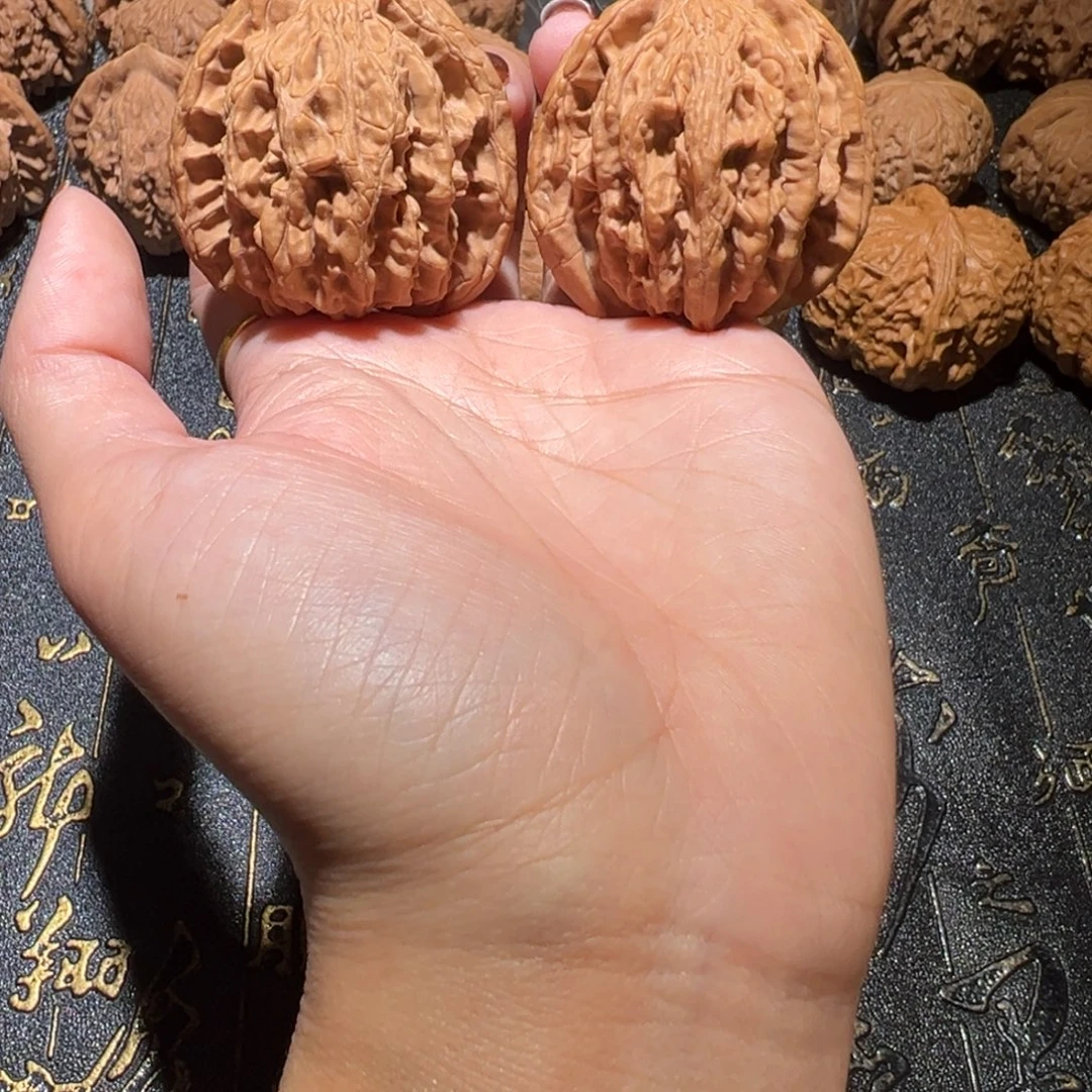 文玩核桃吊坠虎头43手把件120