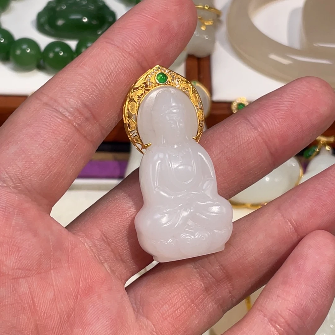 爱***倪和田玉未镶嵌颈饰