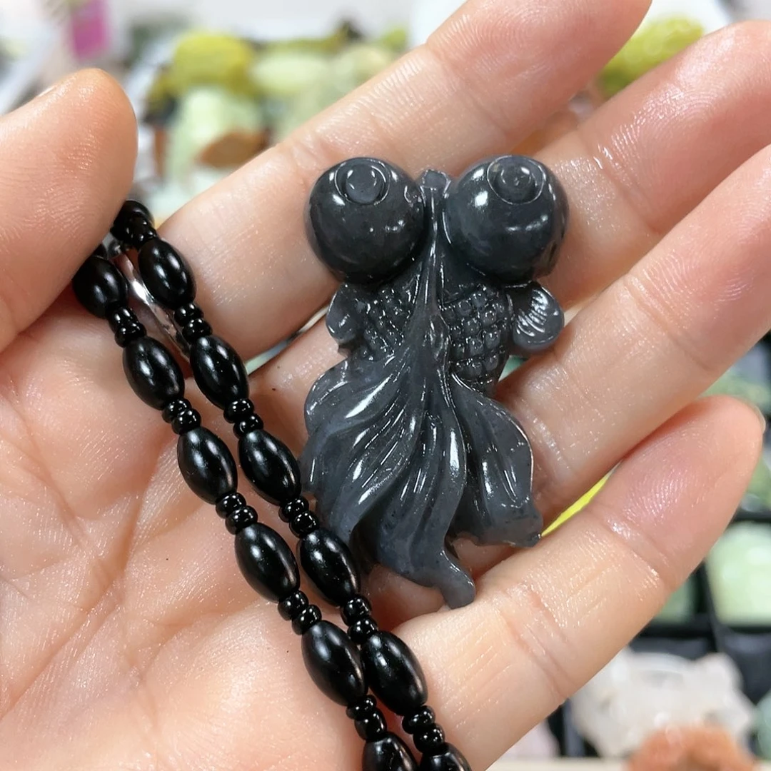 蛇纹石玉颈饰合金