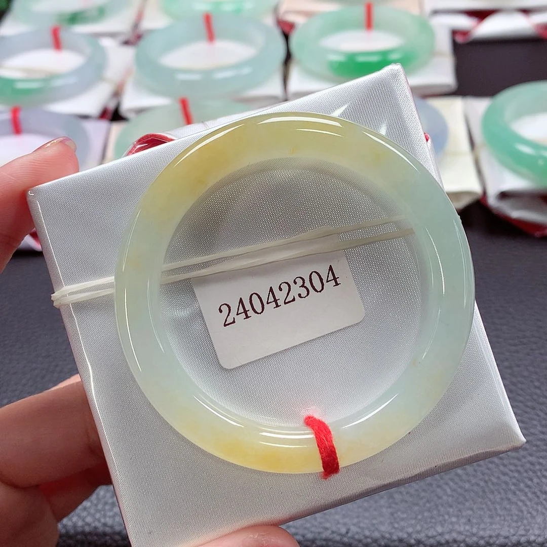 翡翠手镯（圆镯）未镶嵌