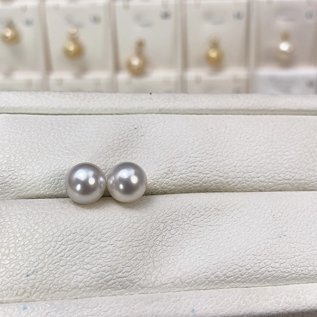 18K金镶嵌耳饰海水珍珠澳白8-9