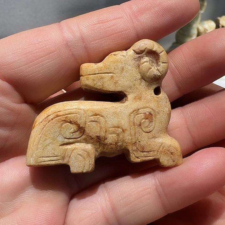 和田玉未镶嵌挂件