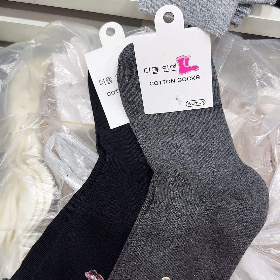 皮质非金属两双袜子