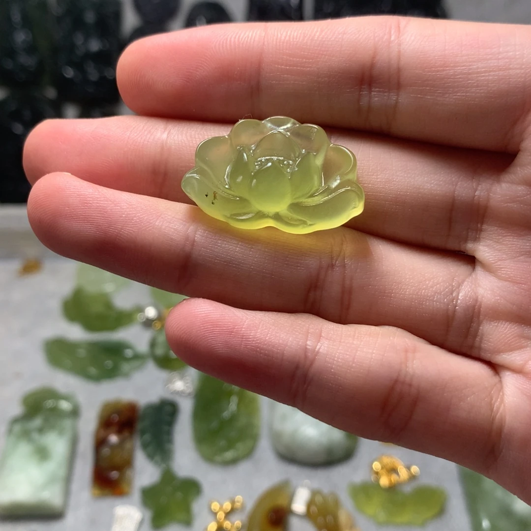 岫玉未镶嵌颈饰微瑕