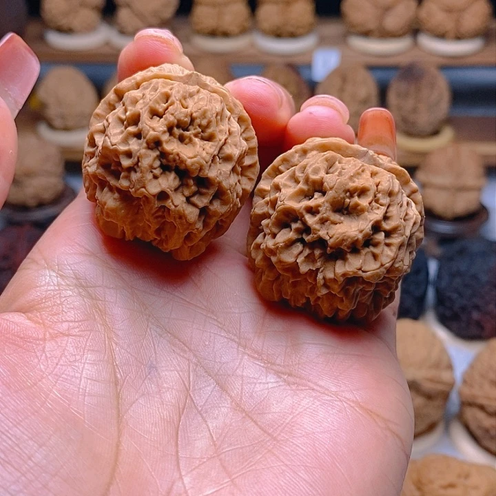 桃核把件科*宽云铁舍利子36mm