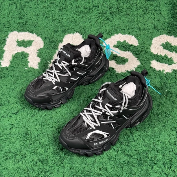 全新未使用 Balenciaga/巴黎世家 Track1.0黑白 黑色 老爹鞋 42码