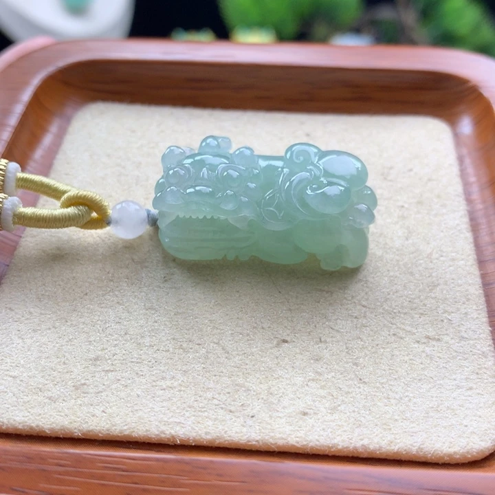 翡翠未镶嵌颈饰貔貅9