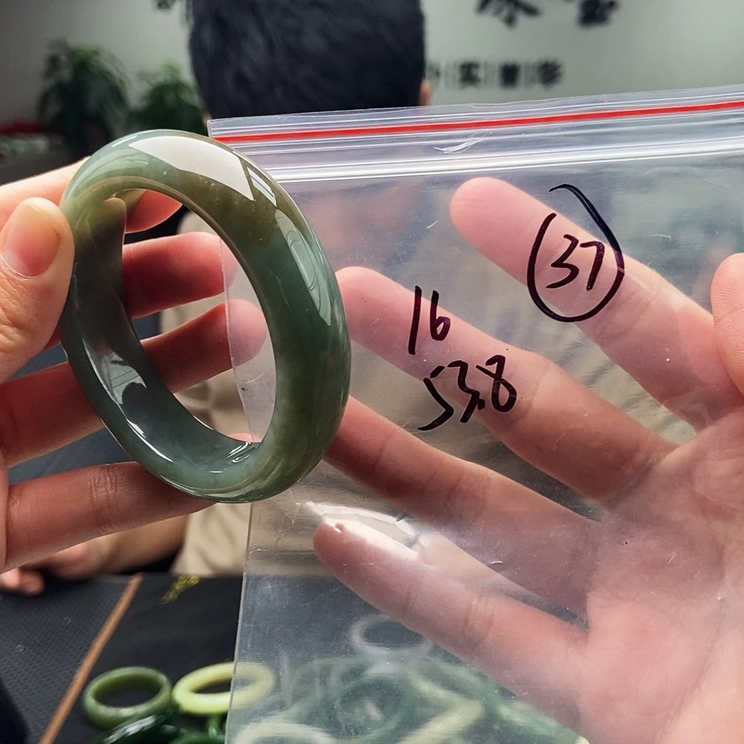 和田玉未镶嵌手镯拍一发一