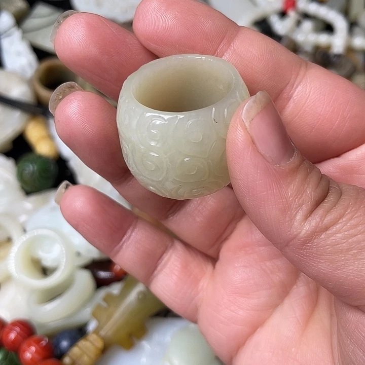 秋***风和田玉未镶嵌戒指
