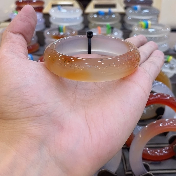 玛瑙/玉髓手镯未镶嵌