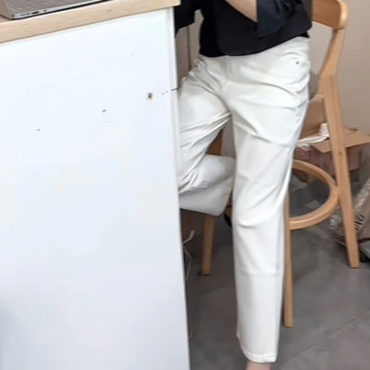 欧货米白色显瘦法棍裤