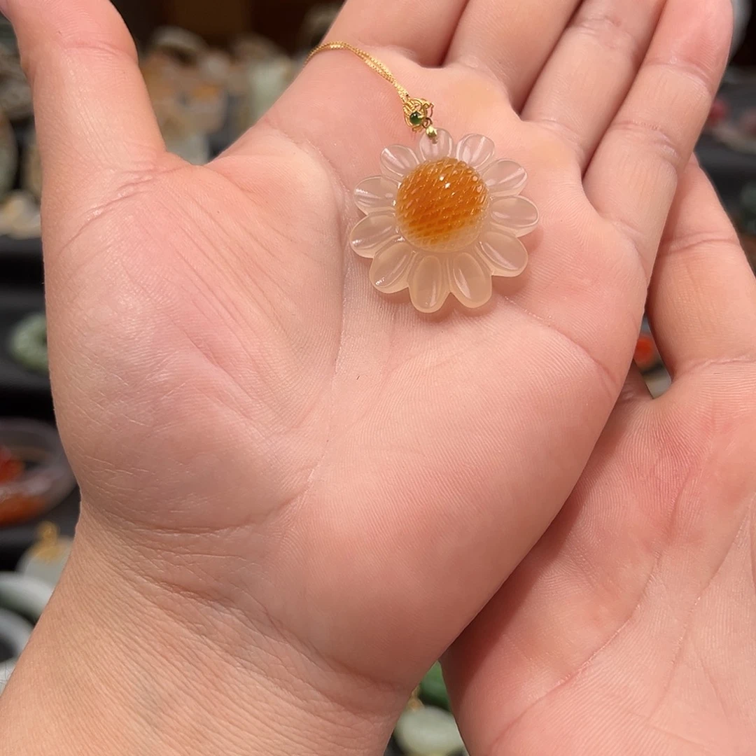 玛瑙/玉髓18K金镶嵌颈饰