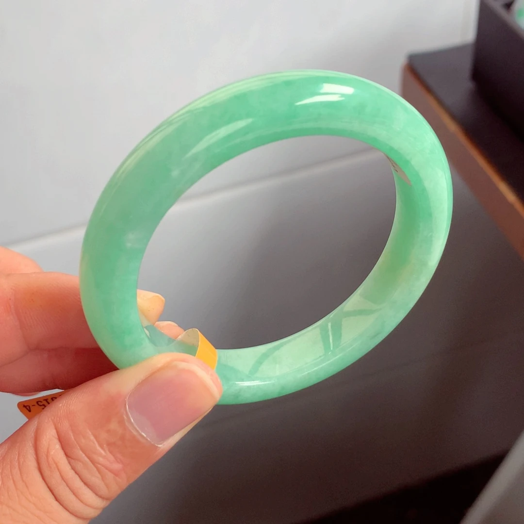 翡翠手镯未镶嵌缅甸翡翠