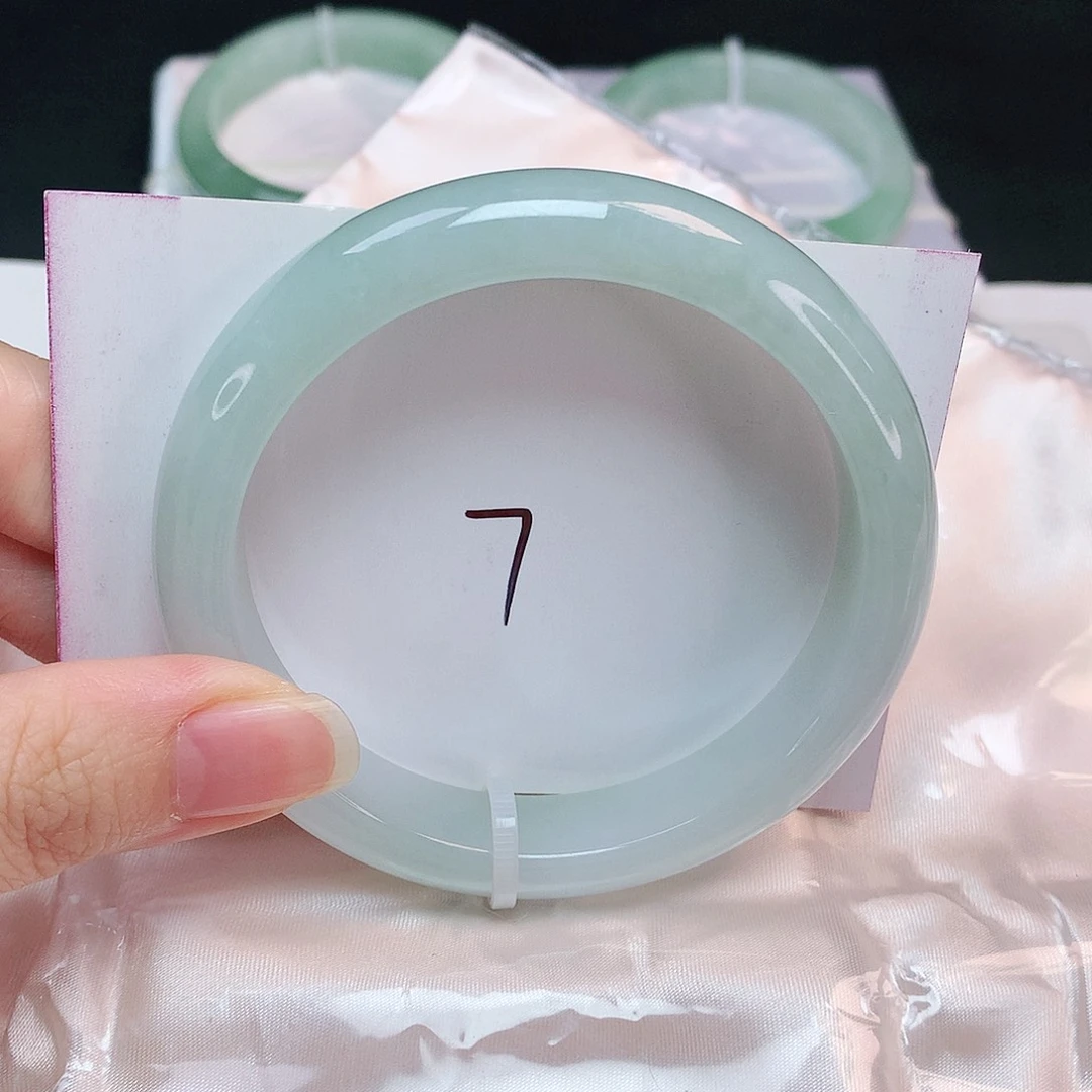 翡翠未镶嵌手镯正