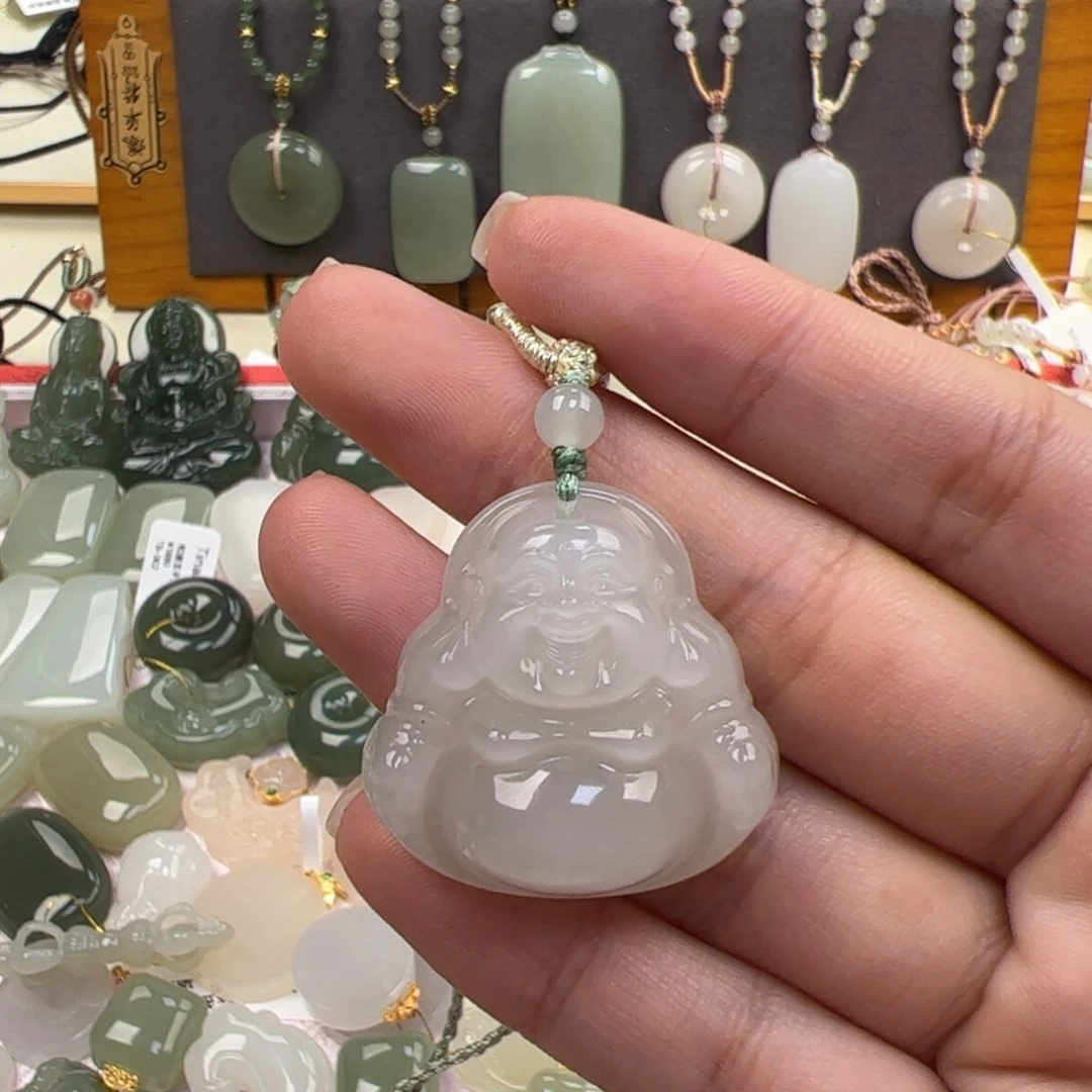 独***月和田玉未镶嵌颈饰