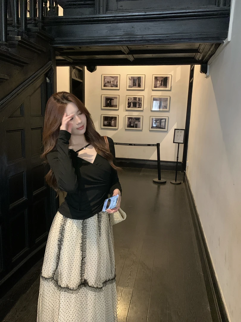 Yue【再见倾心】春季设计感小众黑色长袖显瘦打底衫YY5BKC08