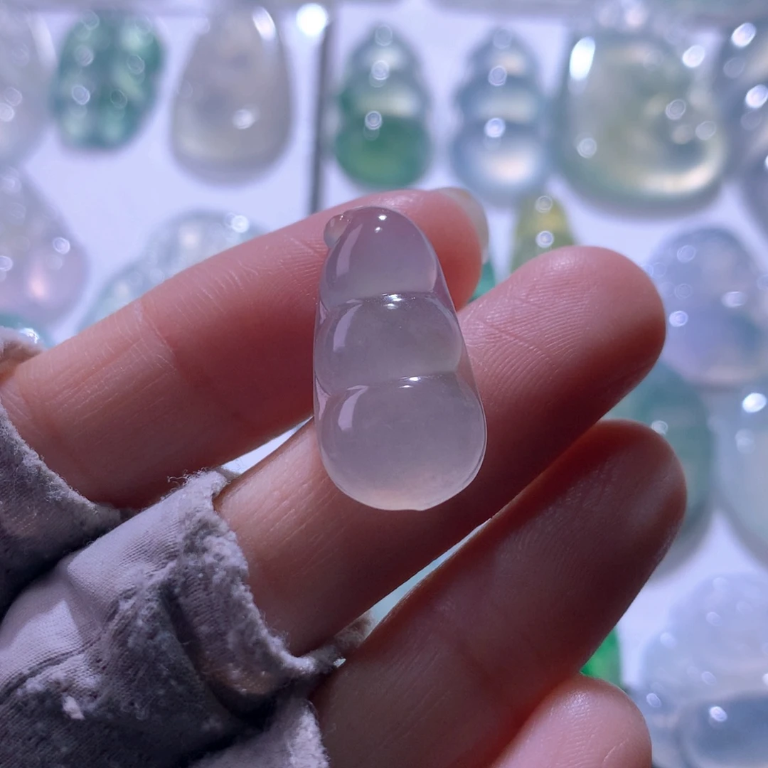 翡翠未镶嵌颈饰豆